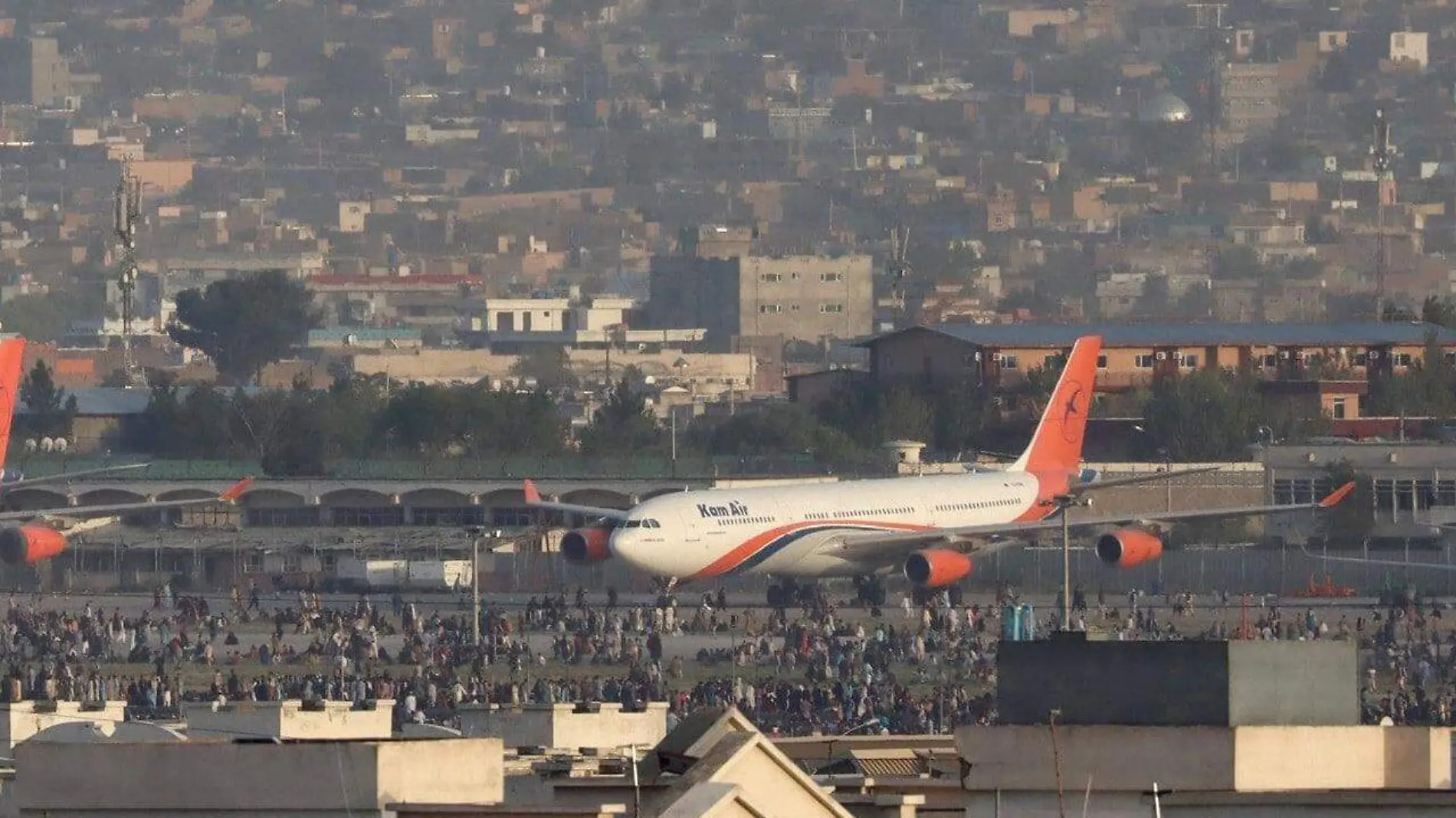 Aeropuerto de Kabul reanuda vuelos nacionales desde llegada de talibanes